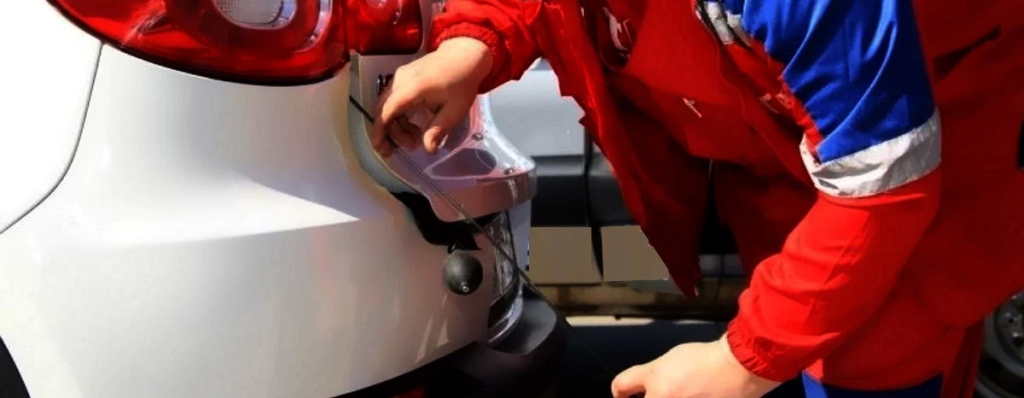 вскрытие багажника автомобиля